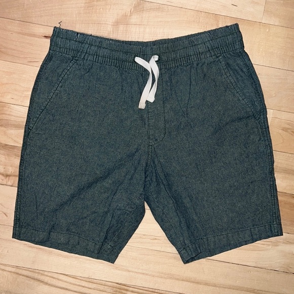 Men’s Old Navy Shorts - 8” Inseam - Picture 1 of 2